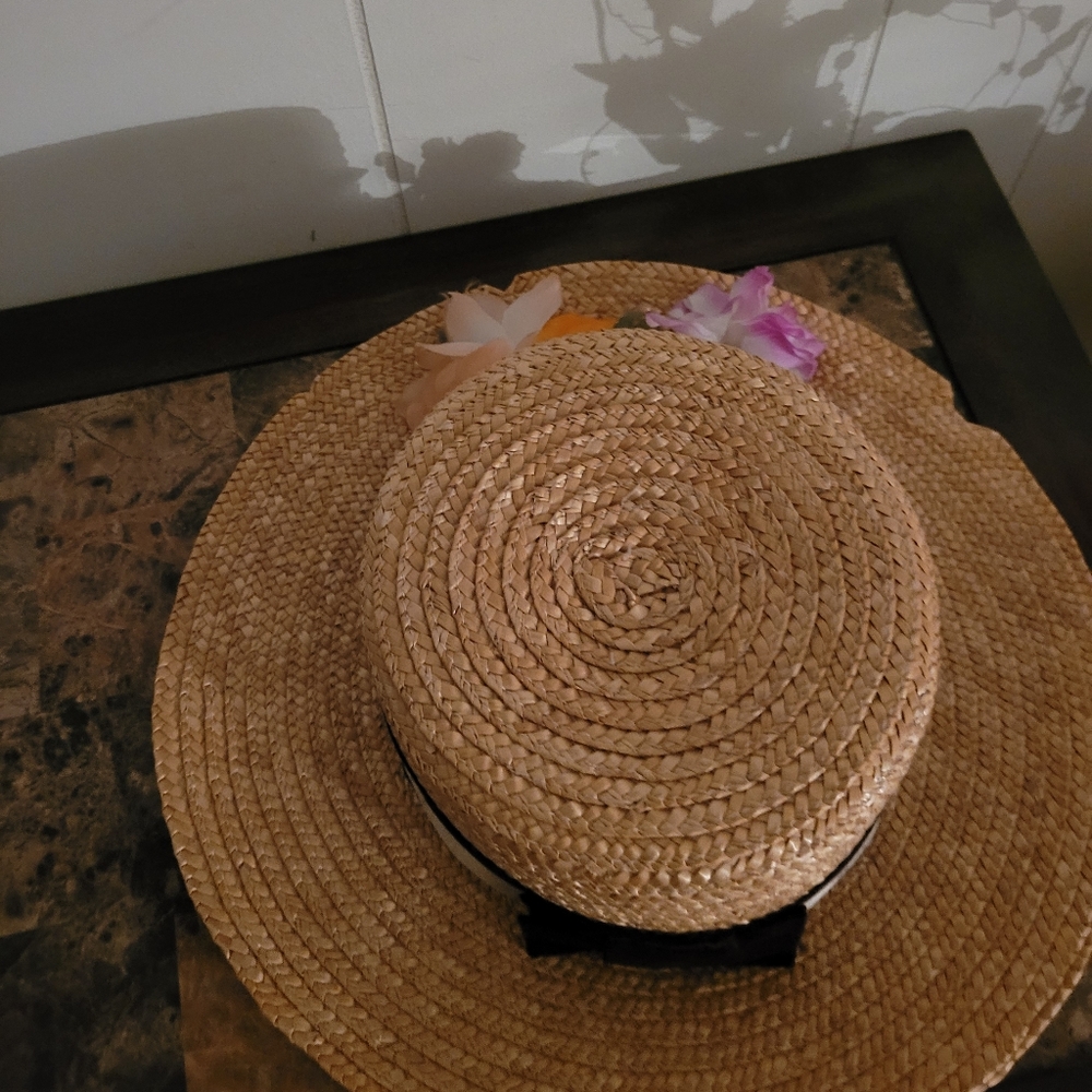 STRAW HAT WITH FLOWERS AS DECORATION FOR WOMAN